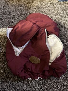 Kids Bib-style Footmuff in Burgundy